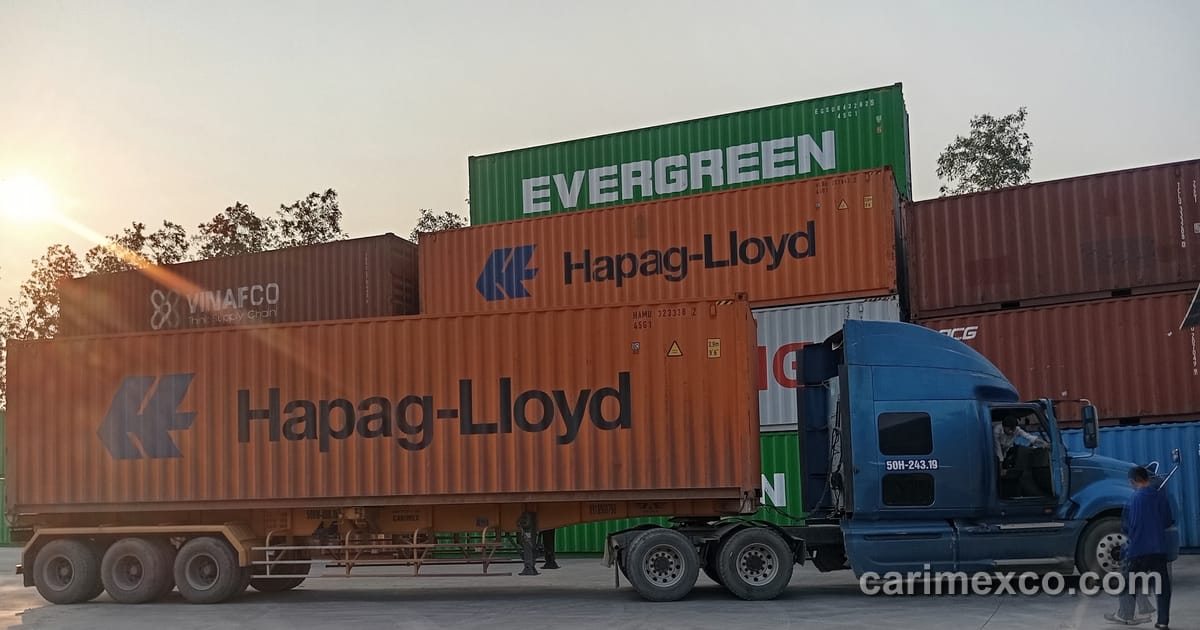 Xe đầu kéo của CARIMEX kéo container Hapag-Lloyd tại bãi container Nhơn Trạch, Đồng Nai