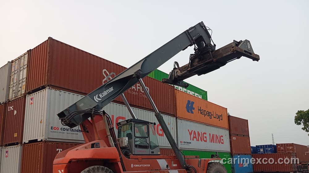 Xe nâng cẩu container hãng tàu tại bãi CARIMEX Nhơn Trạch